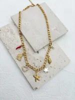 Κολιέ charms με χρυσή αλυσίδα και κρεμαστά στοιχεία (πεταλούδα, καρδιά, αστερίας, μαργαριτάρι)